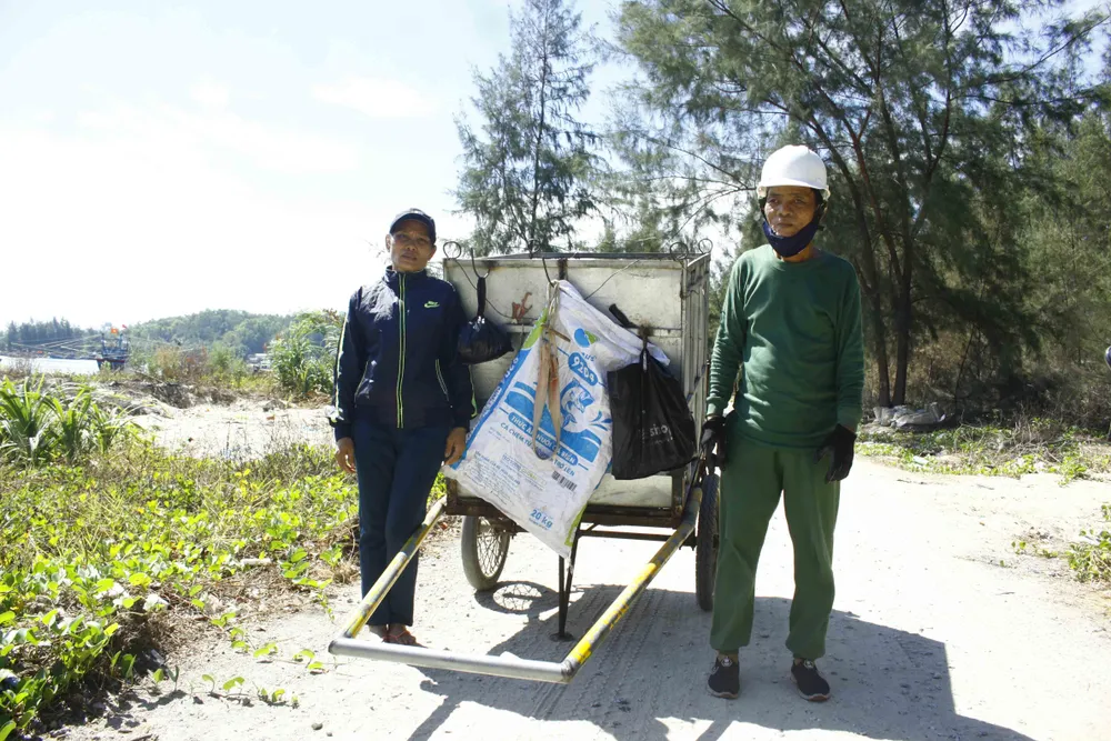 Chỉ 7 ngày, 140 người dân dọn sạch rác bãi biển Sa Cần ảnh 4