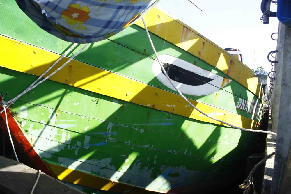 Tàu cá 3 năm bị “bỏ rơi” ở cảng, người trông tàu không thấy chủ quay lại ảnh 2