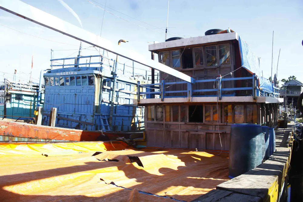 Tàu cá 3 năm bị “bỏ rơi” ở cảng, người trông tàu không thấy chủ quay lại ảnh 3