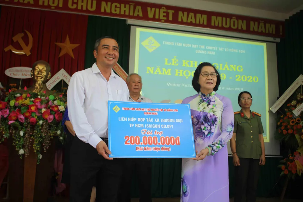 Hơn 3 tỷ đồng ủng hộ Trung tâm Nuôi dạy trẻ khuyết tật Võ Hồng Sơn ảnh 8