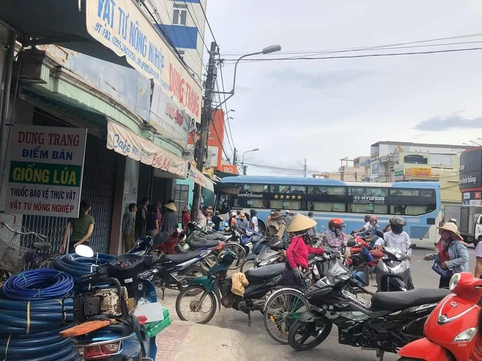 Xe khách 45 chỗ lao vào nhà dân, 1 người tử vong ảnh 1