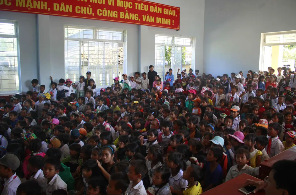 Mang trung thu đến với trẻ em vùng núi Sơn Tây ảnh 5