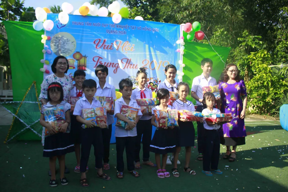 Tết Trung thu ở Trung tâm Nuôi dạy trẻ khuyết tật Võ Hồng Sơn ảnh 3