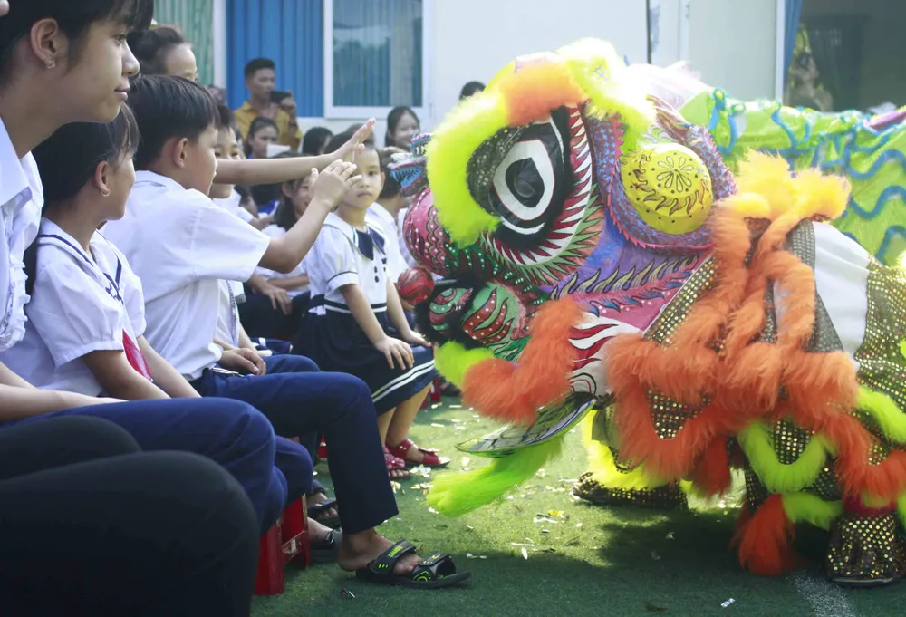 Tết Trung thu ở Trung tâm Nuôi dạy trẻ khuyết tật Võ Hồng Sơn ảnh 5