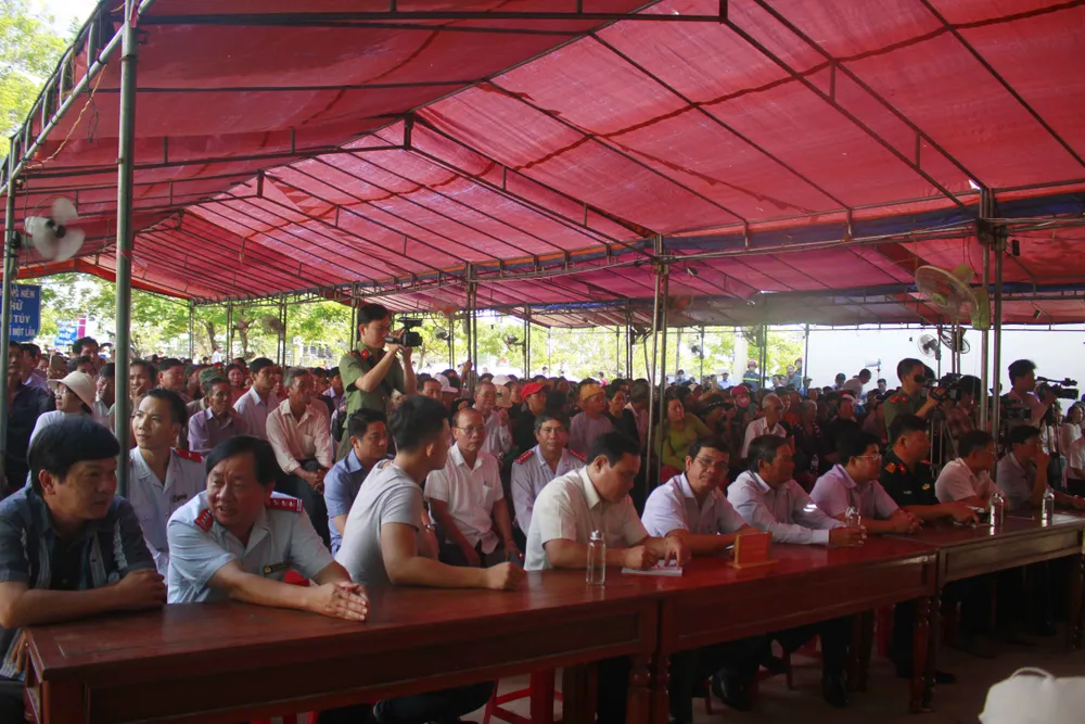 Bí thư Quảng Ngãi đối thoại với người dân về xử lý rác thải ảnh 1