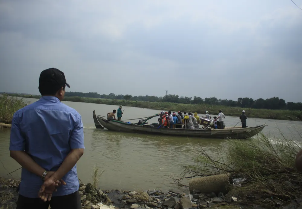 Nguy hiểm vượt sông Trà Khúc ảnh 4