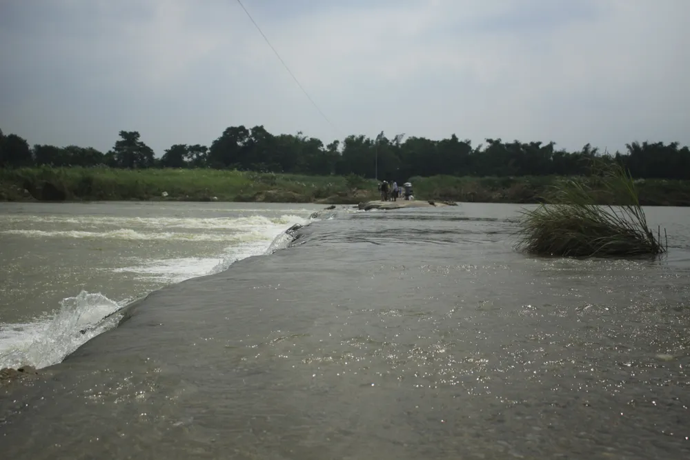 Nguy hiểm vượt sông Trà Khúc ảnh 10