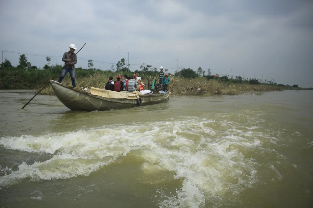 Nguy hiểm vượt sông Trà Khúc ảnh 6