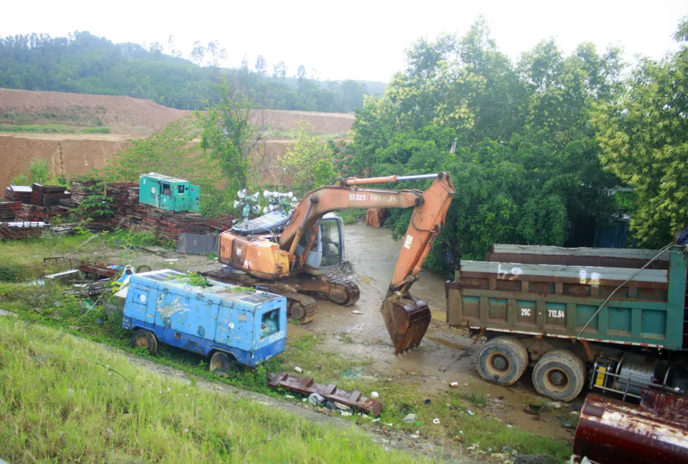 Đã quá 330 ngày chờ lún, vòng xoay Dung Quất nối cao tốc Đà Nẵng - Quảng Ngãi vẫn ngổn ngang ảnh 7