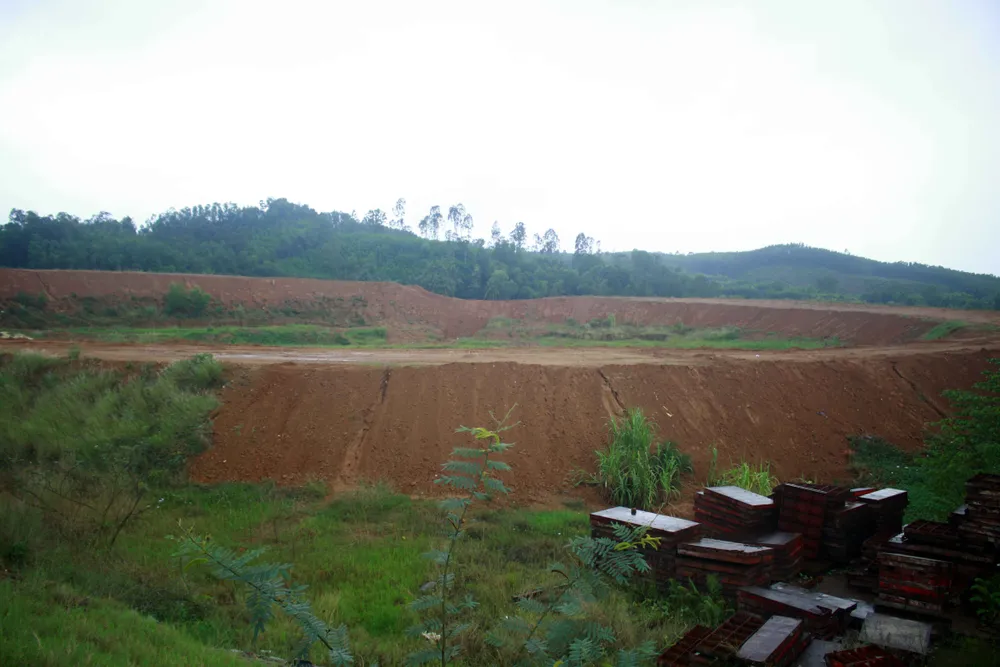 Đã quá 330 ngày chờ lún, vòng xoay Dung Quất nối cao tốc Đà Nẵng - Quảng Ngãi vẫn ngổn ngang ảnh 2