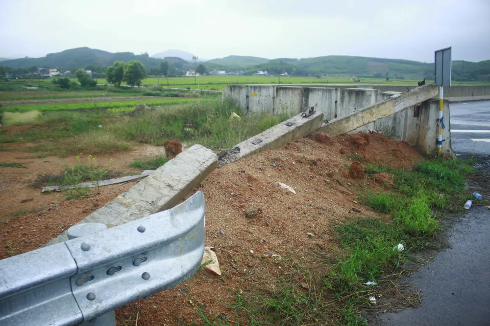 Đã quá 330 ngày chờ lún, vòng xoay Dung Quất nối cao tốc Đà Nẵng - Quảng Ngãi vẫn ngổn ngang ảnh 9