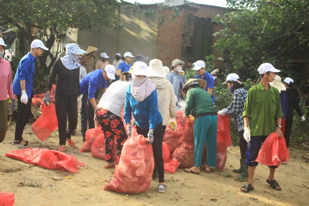 Phát động “Tử tế với sông Trà Bồng” ảnh 1