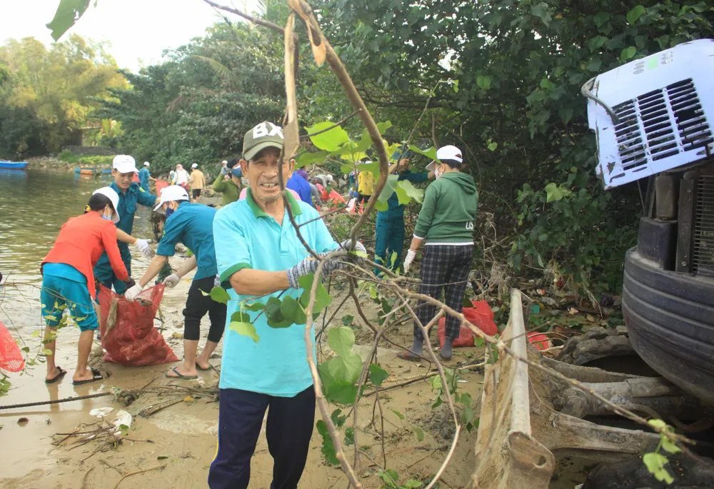 Phát động “Tử tế với sông Trà Bồng” ảnh 7