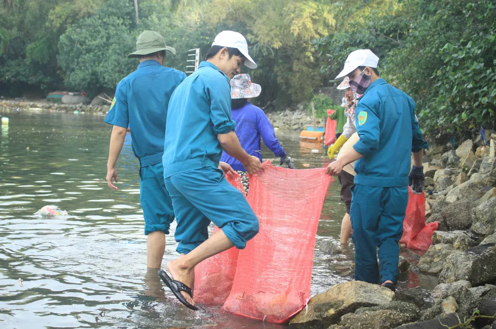Phát động “Tử tế với sông Trà Bồng” ảnh 6