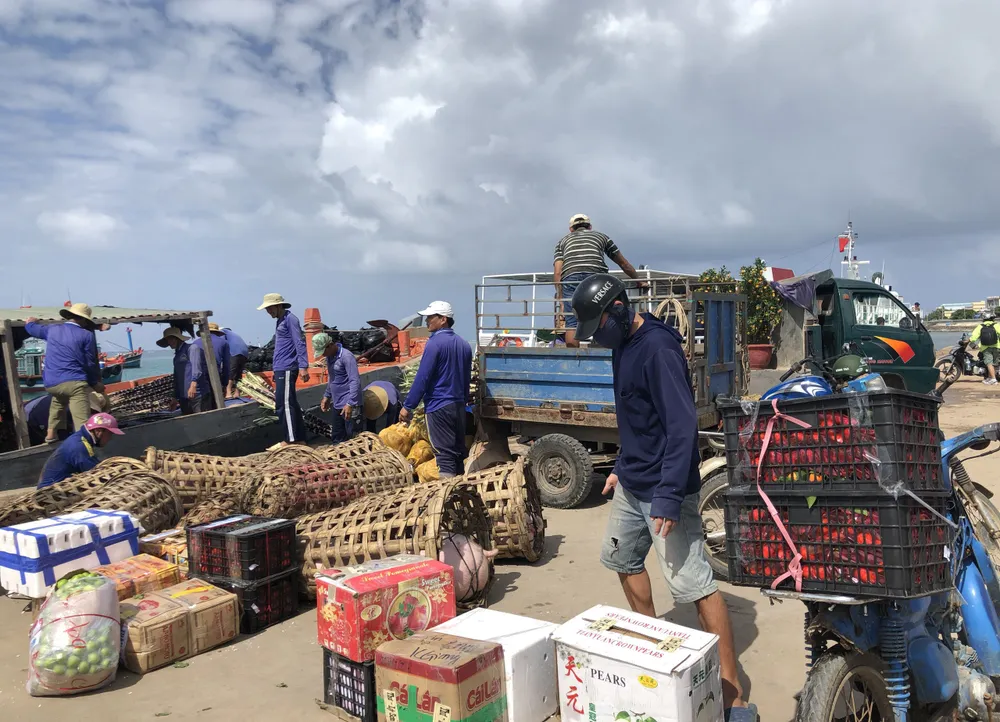 Những chuyến tàu “chở tết” ra đảo Lý Sơn ảnh 2