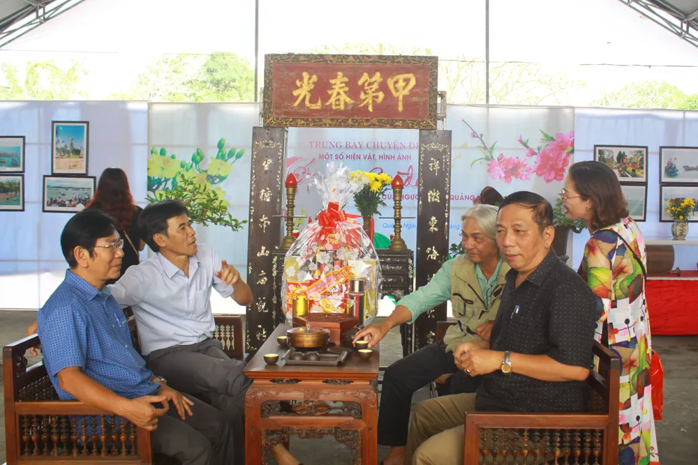 Quảng Ngãi: Nhộn nhịp chợ hoa sớm, hội xuân khai mở ảnh 17