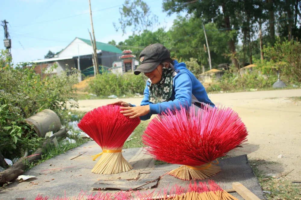Nghề làm nhang ở phố xưa Thu Xà ảnh 9