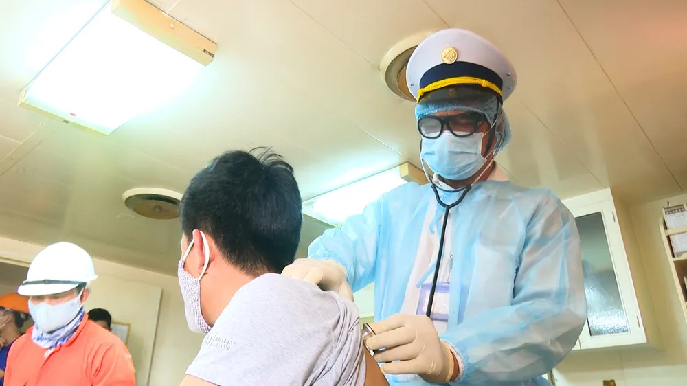 Kiểm soát dịch bệnh đối với các tàu nước ngoài xuất, nhập cảng Dung Quất  ảnh 1