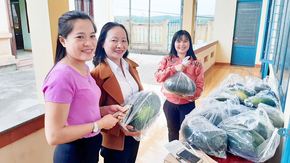 Thanh niên Quảng Ngãi “giải cứu” dưa hấu  ảnh 2