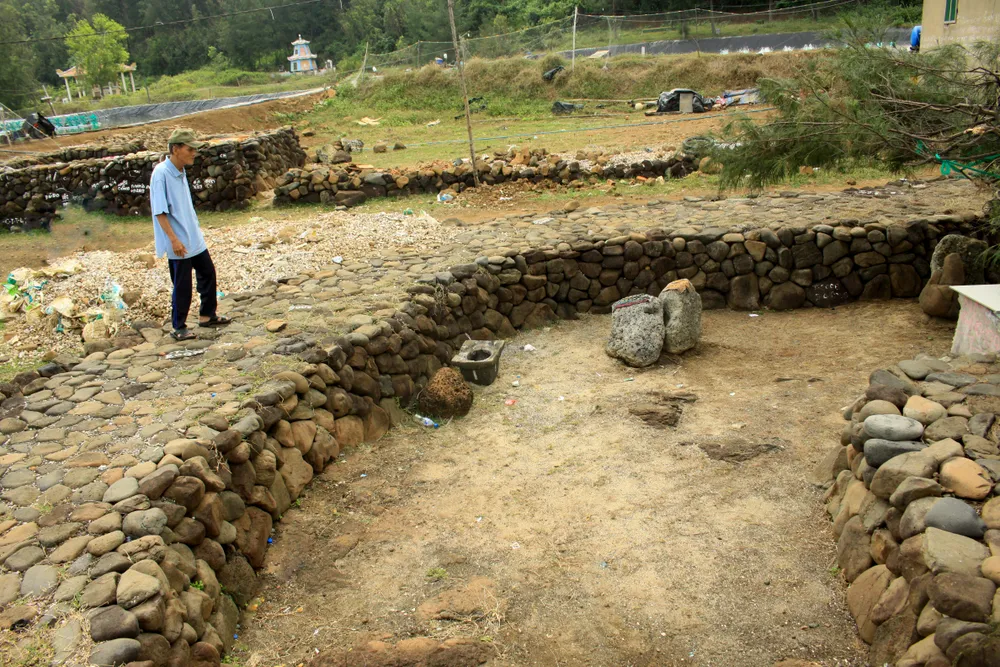 Kỳ lạ ông lão 20 năm xếp đá ảnh 3