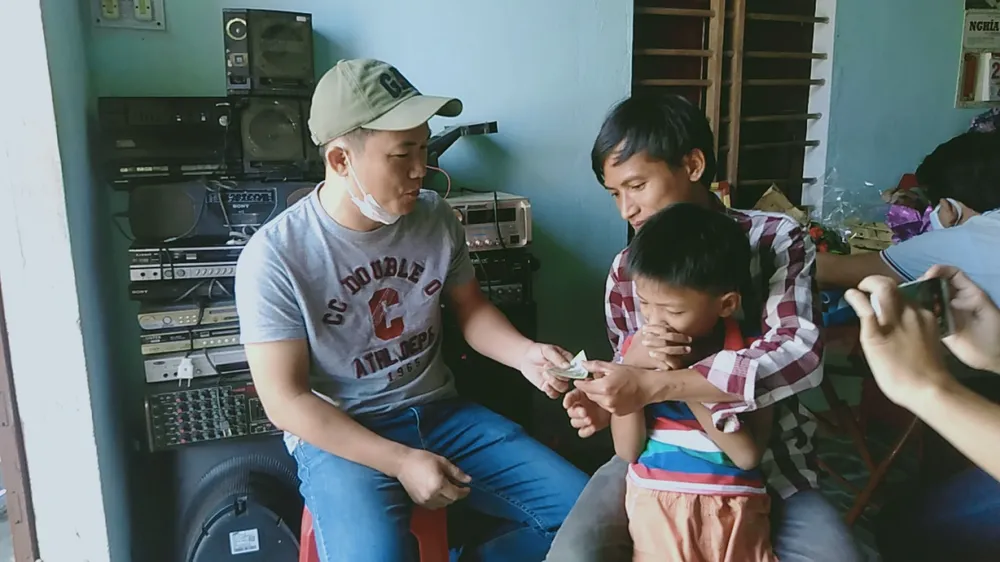 Nhặt được 180 triệu đồng và 1,3 lượng vàng, người mua ve chai trả lại người đánh mất ảnh 2