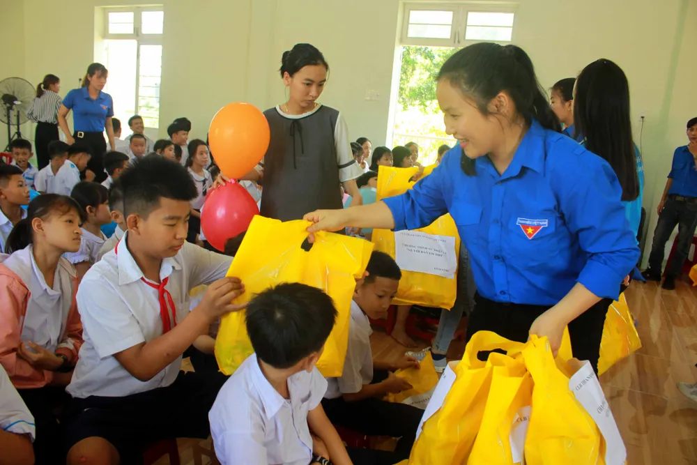 Trẻ em Trung tâm Nuôi dạy trẻ khuyết tật Võ Hồng Sơn đón 1-6 ảnh 2