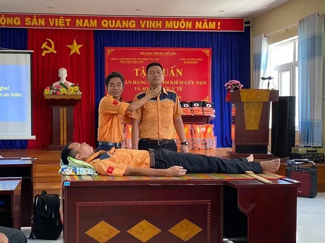 Tập huấn an toàn hàng hải cho ngư dân đảo Lý Sơn, Quảng Ngãi ảnh 1