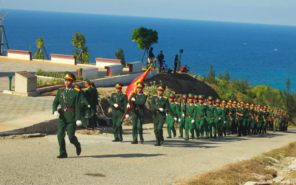 Lễ thượng cờ trên đỉnh Thới Lới, đảo Lý Sơn ảnh 5