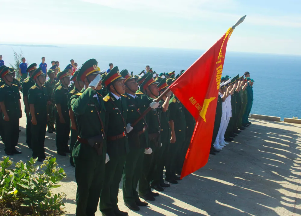 Lễ thượng cờ trên đỉnh Thới Lới, đảo Lý Sơn ảnh 7