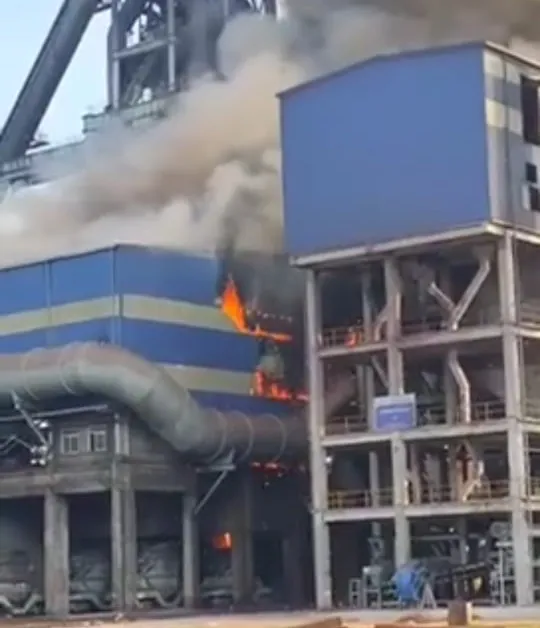 Cháy trạm cấp dầu thủy lực Khu sản xuất gang thép Hòa Phát Dung Quất ảnh 1