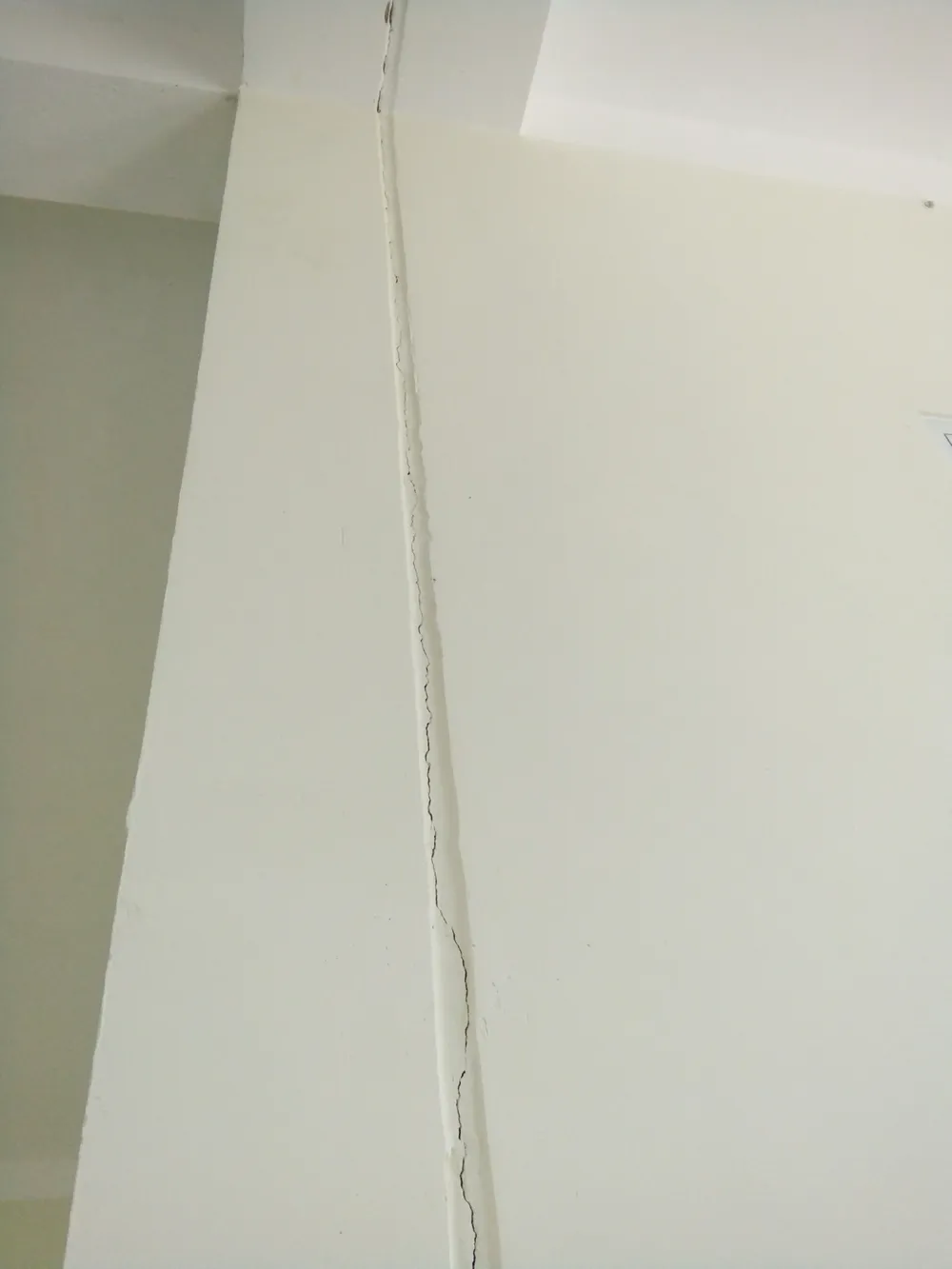 Trường Mầm non 9 tỷ mới xây xong đã nứt  ảnh 6