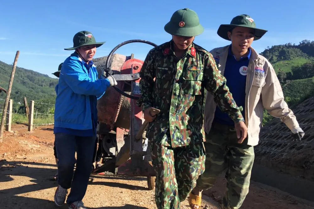 Sức trẻ làng thanh niên lập nghiệp Sơn Bua ảnh 7