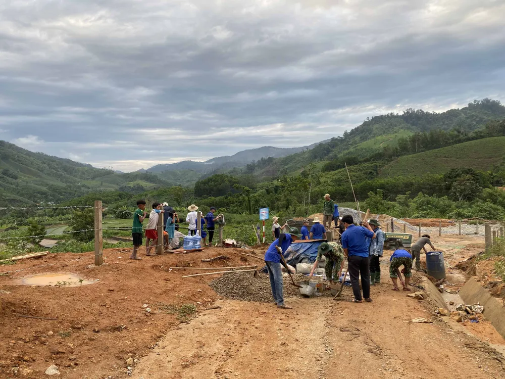 Sức trẻ làng thanh niên lập nghiệp Sơn Bua ảnh 1