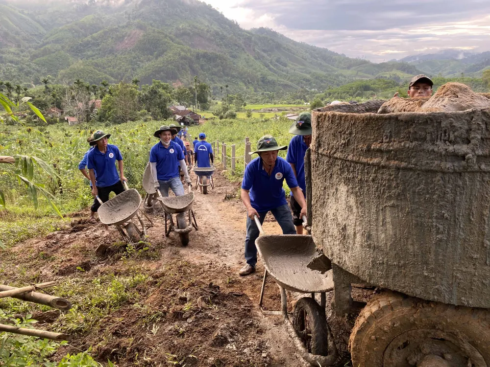 Sức trẻ làng thanh niên lập nghiệp Sơn Bua ảnh 3
