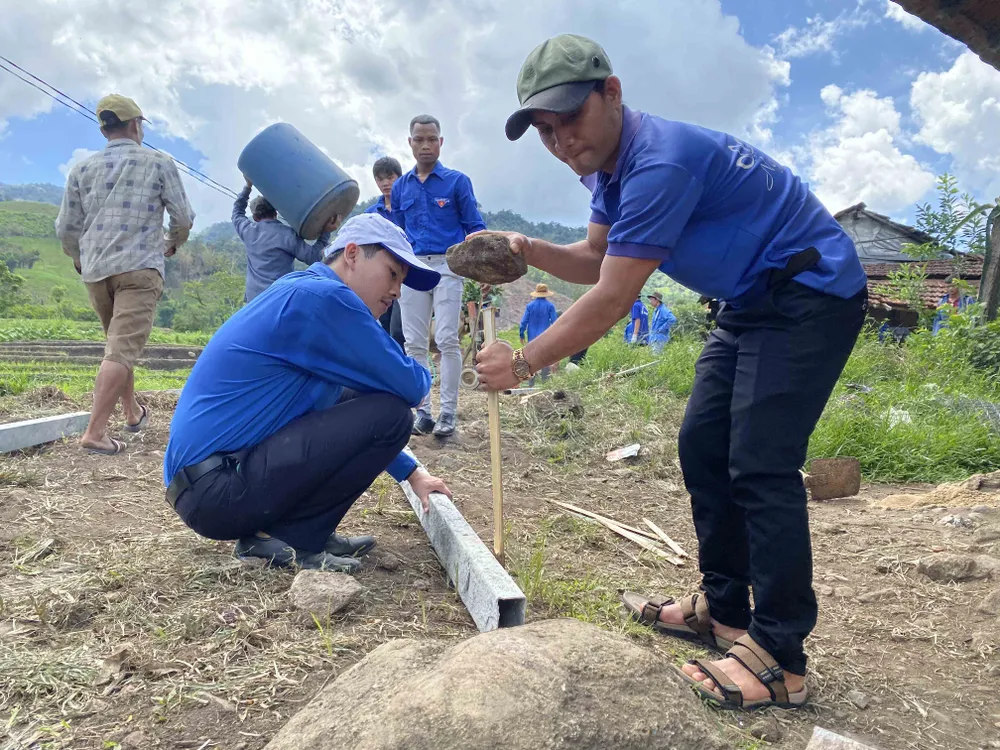 Sức trẻ làng thanh niên lập nghiệp Sơn Bua ảnh 4