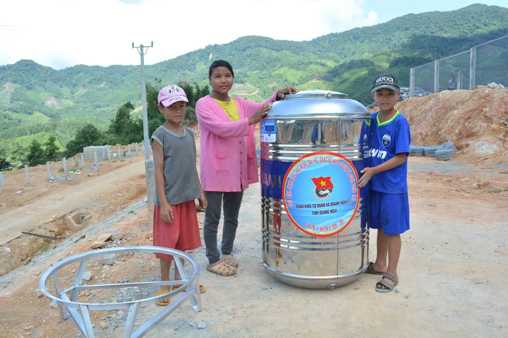 Sức trẻ làng thanh niên lập nghiệp Sơn Bua ảnh 6