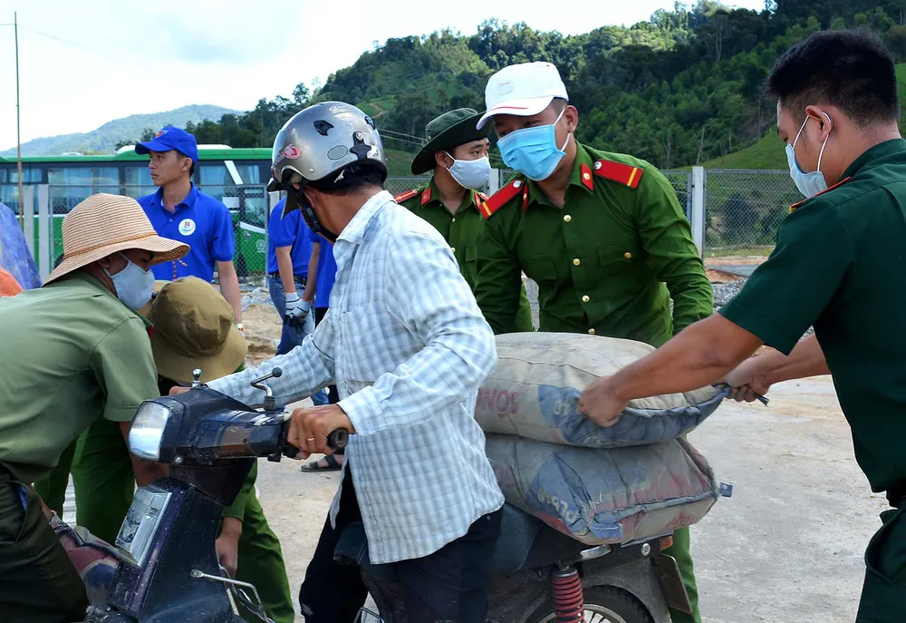 Sức trẻ làng thanh niên lập nghiệp Sơn Bua ảnh 2