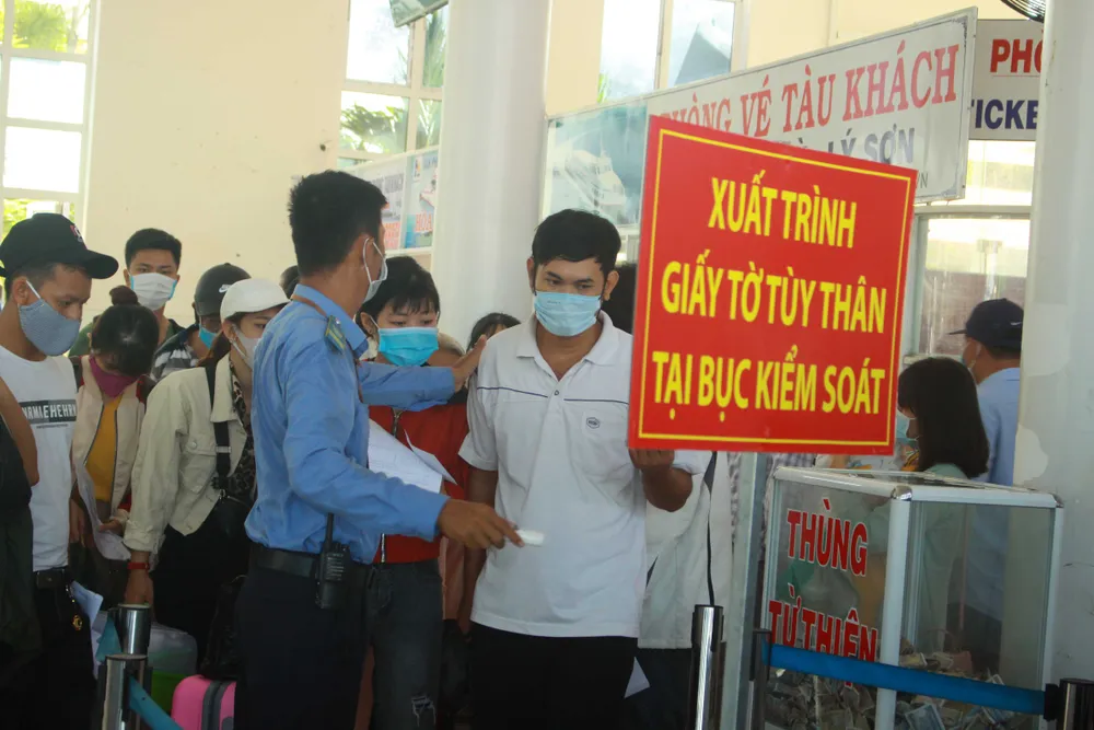 Tăng chuyến tàu đưa hơn 2.000 khách rời đảo Lý Sơn, Quảng Ngãi ảnh 3