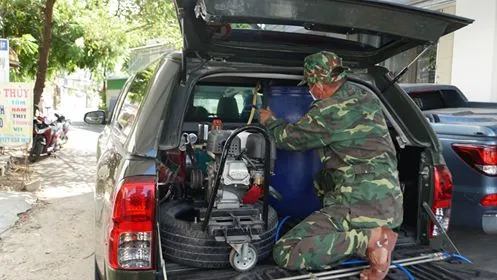 Quảng Ngãi: Phun tiêu độc khử trùng nơi bệnh nhân 419 sinh sống ảnh 1