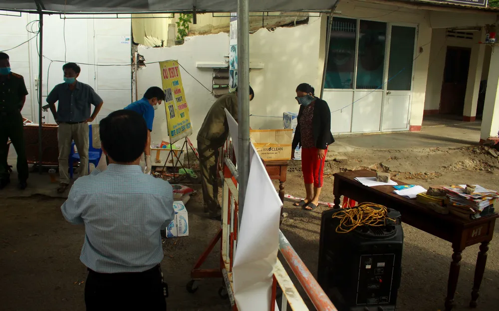 Cận cảnh cách ly tổ 9, phường Quảng Phú (Quảng Ngãi) hơn 160 nhân khẩu vì liên quan đến ca bệnh 419 ảnh 4