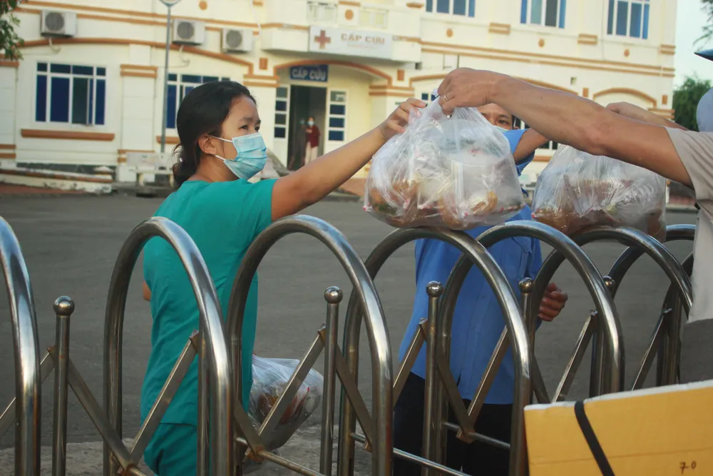 Cận cảnh Bệnh viện dã chiến ở Quảng Ngãi ảnh 5