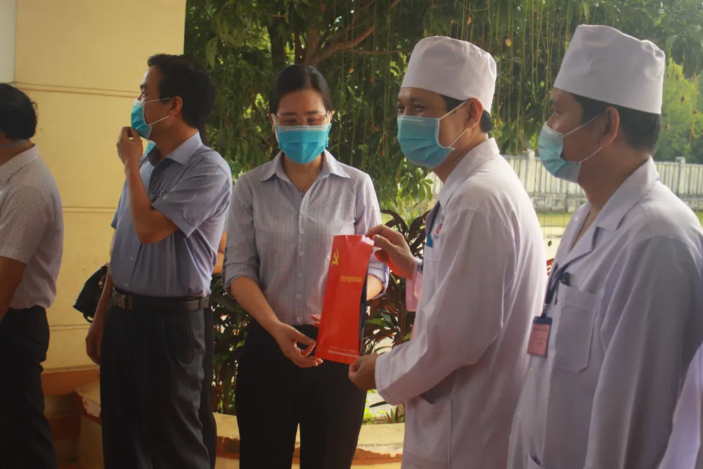 Bệnh nhân 621 xuất viện, 11 ngày Quảng Ngãi không có ca mắc Covid-19 mới ảnh 2