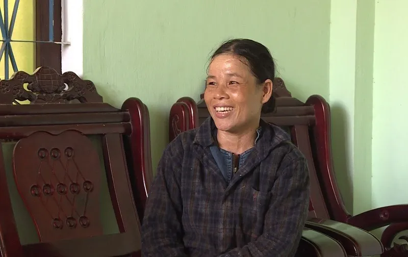 Nhặt 150 triệu đồng trong tấm bạt phơi lúa, nữ phụ hồ mang trả cho người mất  ảnh 1