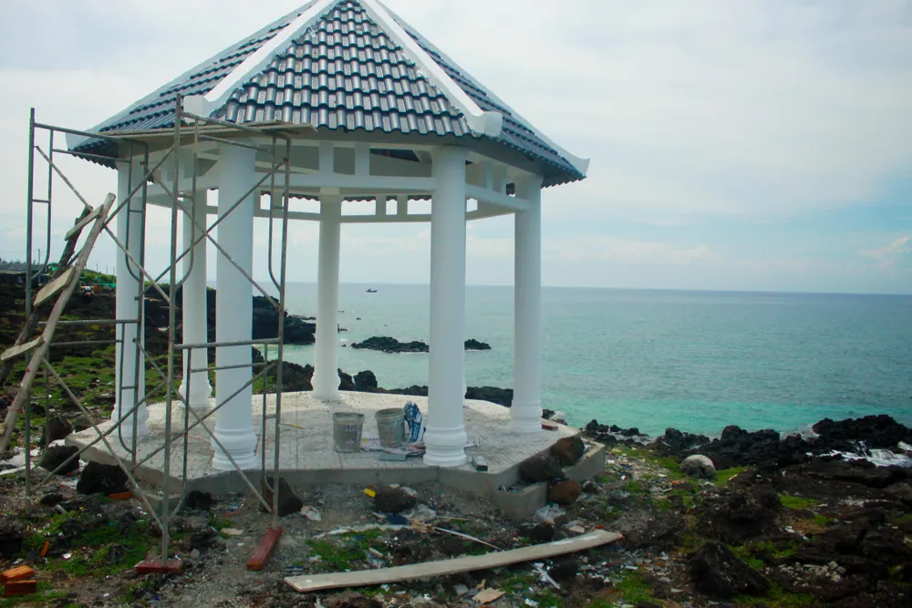 Quảng Ngãi tháo dỡ điểm dừng chân trên “Cánh đồng dung nham” ảnh 1