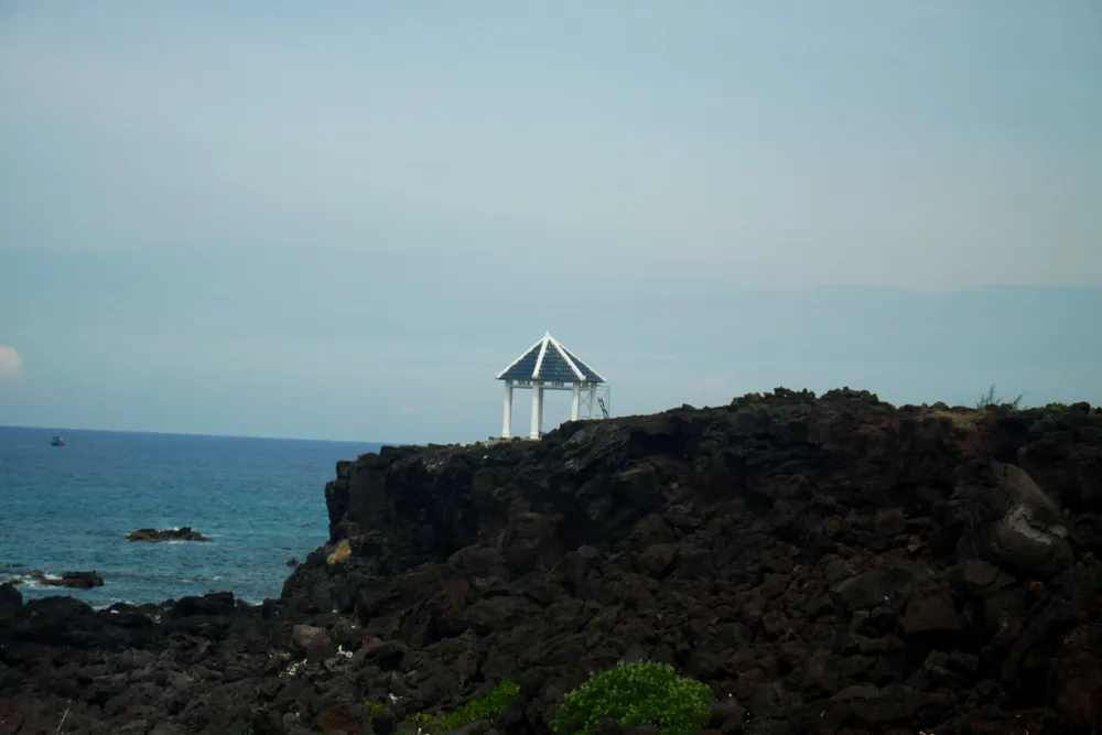 Nguy cơ phá vỡ cảnh quan khi xây dựng điểm dừng chân trên "Cánh đồng dung nham" ở Lý Sơn ảnh 1