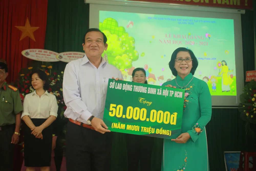 Khoảng 2 tỷ đồng hỗ trợ Trung tâm Nuôi dạy trẻ khuyết tật Võ Hồng Sơn  ảnh 5