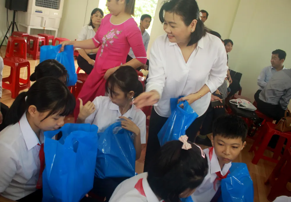 Khoảng 2 tỷ đồng hỗ trợ Trung tâm Nuôi dạy trẻ khuyết tật Võ Hồng Sơn  ảnh 2