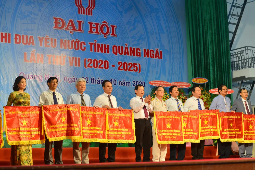 Quảng Ngãi tôn vinh điển hình tiên tiến trong phong trào thi đua yêu nước ảnh 4