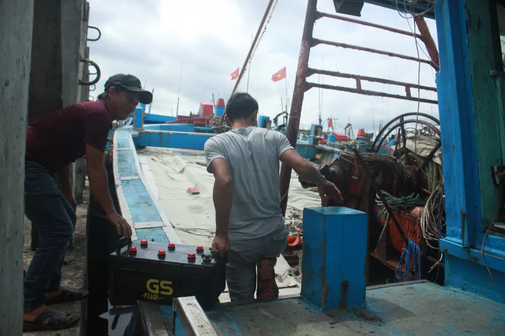 Quảng Ngãi khẩn trương neo trú tàu thuyền tránh trú bão số 9  ảnh 4