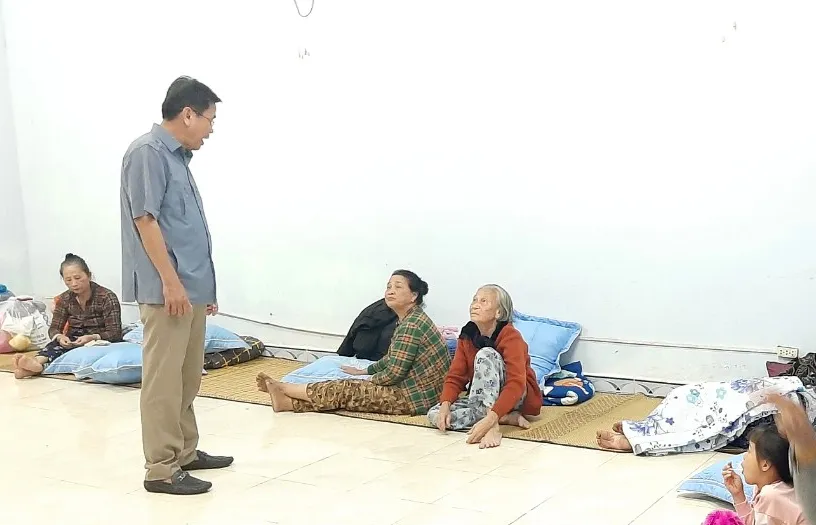 Căng mình ứng phó bão số 9 ảnh 1